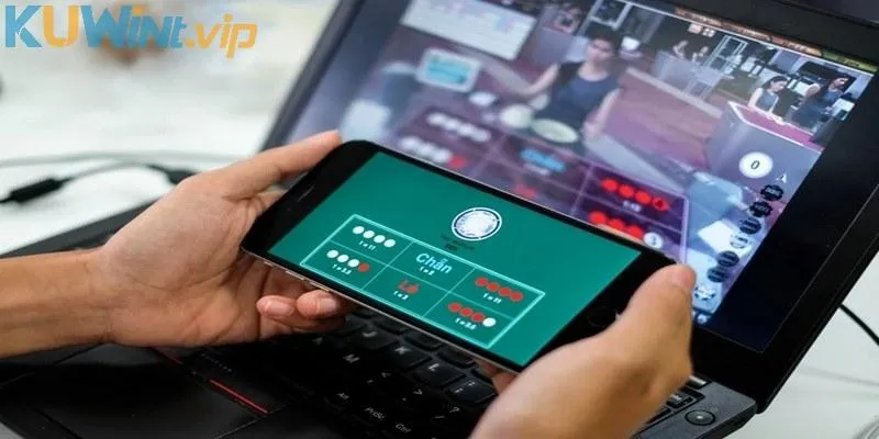 Cách sử dụng thiết bị bịp bài đơn giản dễ thắng nhất